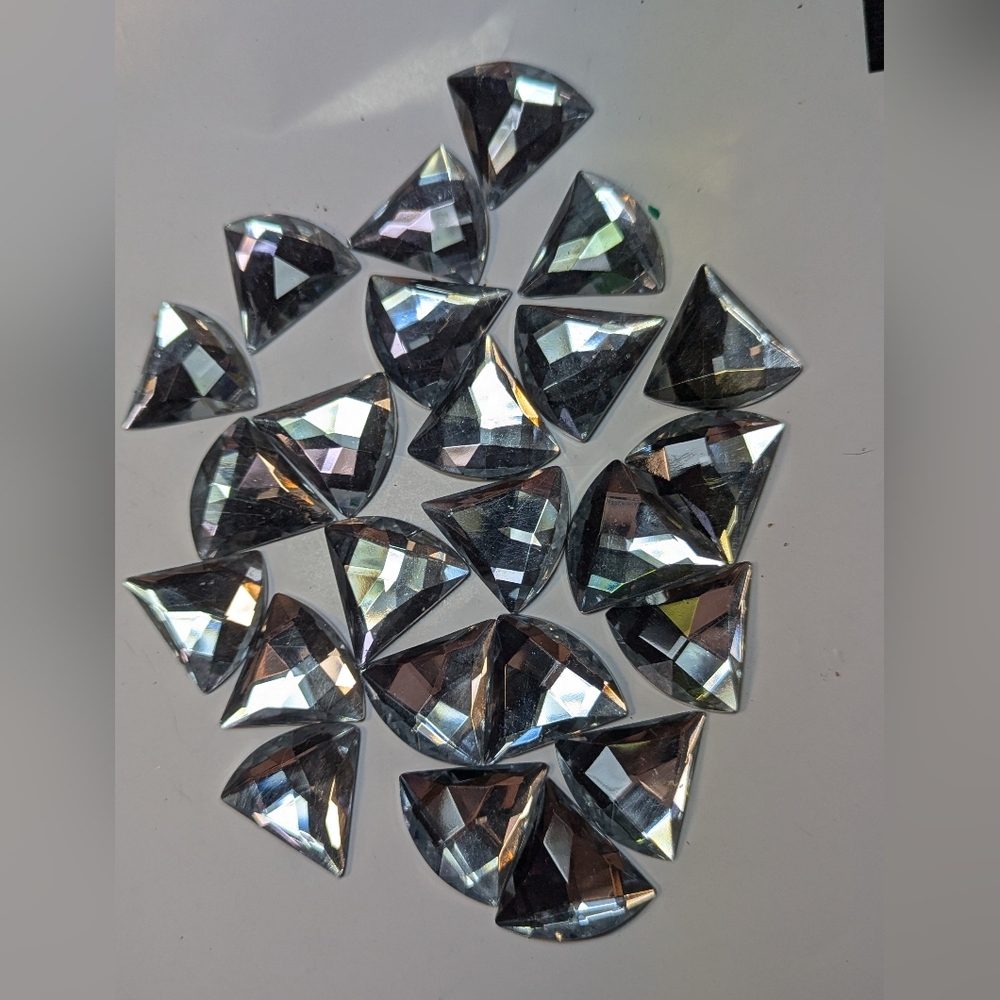 Wendy Gell jewelry supplies 24 Crystal triangles.